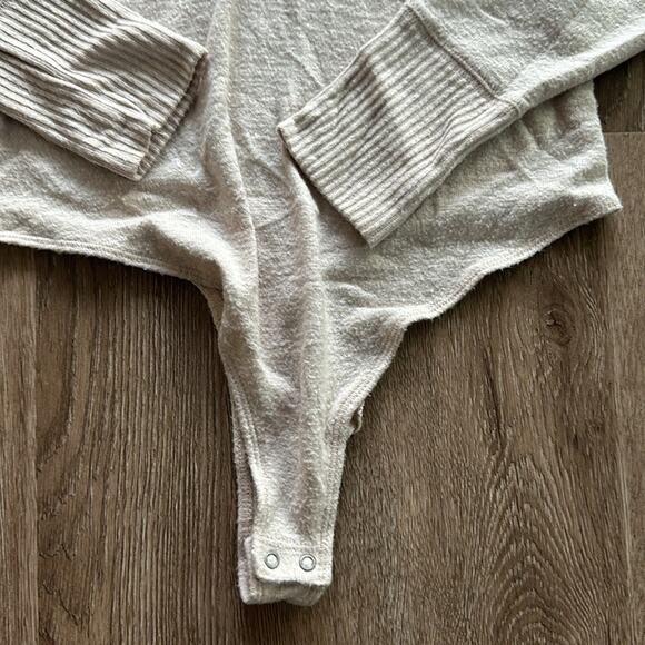 Abercrombie & Fitch Cream Soft Cozy Tie Front Long Sleeve Bodysuit Size Medium - Picture 4 of 6